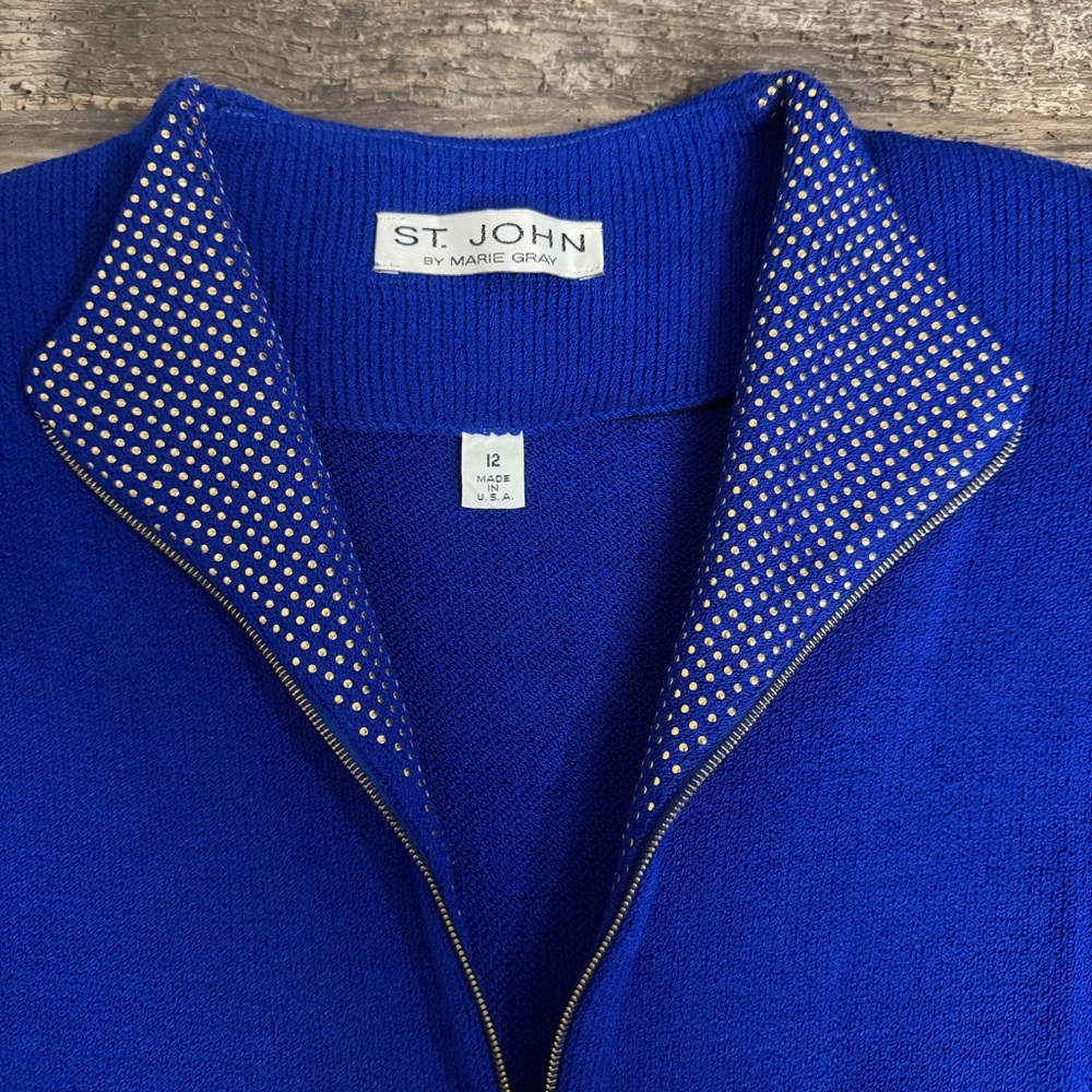 St. John Women’s Blue Knit Skirt Suit Embellished Jacket With Gold Accents Sz 12 - Picture 6 of 12
